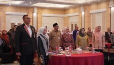 Gubernur Lampung, Rahmat Mirzani Djausal. Menghadiri Acara Ikatan Bidan Indonesia (IBI).