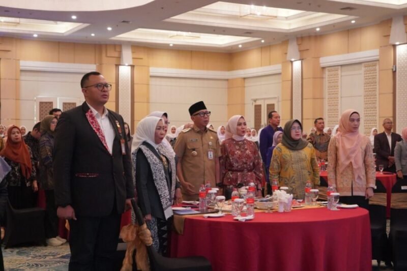 Gubernur Lampung, Rahmat Mirzani Djausal. Menghadiri Acara Ikatan Bidan Indonesia (IBI).