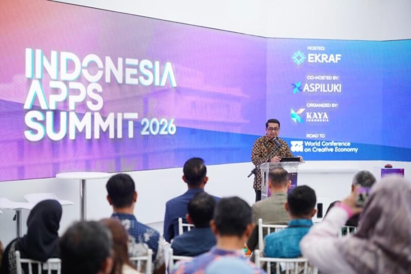 Menteri Ekonomi Kreatif/Kepala Badan Ekonomi Kreatif (Ekraf), Teuku Riefky Harsya, memberikan sambutan saat acara Soft Lauching Indonesia Application Summit (IN-APPS) 2026 di Sinar Mas Land Experience Center, Tangerang Selatan, Rabu (8/7/2026