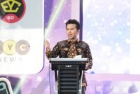 Menteri Transmigrasi menyampaikan sambutan pada Festival Ekosistem Ekonomi Digital (FYC Fest) di Surabaya, Jawa Timur
