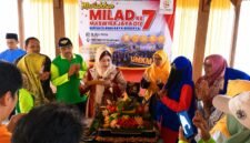 Pembina Maswira Jaya DIY, BRAy Iriani Pramastuti, Bersama Pengurus DIY dan juga masing-masing Kabupaten dan Kota Yogyakarta saat potong Tumpeng