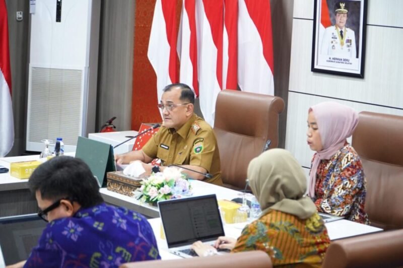 Sekretaris Daerah Provinsi Sumatera Selatan memberikan sambutan Diskusi Kajian Studi Lobbying Politik dan Regulasi bersama Direktorat Monitoring KPK RI di Ruang Rapat Bina Praja, Palembang