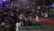 Sekretaris Daerah Provinsi Lampung bersama jajaran dan masyarakat menyaksikan pertandingan dalam acara nonton bareng Piala Dunia FIFA 2026 di kawasan Pasar Kreatif dan Seni PKOR Way Halim, Bandar Lampung
