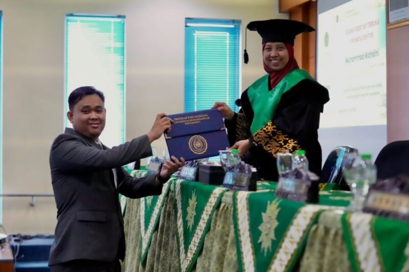Foto Dr. Muhammad Wahdini, S.H., M.H., dalam Sidang Terbuka Promosi Doktor Program Doktor Politik Islam – Ilmu Politik UMY
