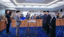 Sekretaris Daerah Provinsi (Sekdaprov) Lampung, Marindo Kurniawan, mewakili Gubernur Lampung melantik dan mengambil sumpah jabatan tiga pejabat di lingkungan Pemerintah Provinsi Lampung pada Senin (20/7/2026).