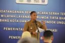 Pemerintah Kabupaten Bekasi memberikan sambutan pada acara penandatanganan Berita Acara Serah Terima aset dan wilayah layanan Perumda Tirta Bhagasasi Cabang Kota Bekasi (Poncol) dan Cabang Pondok Ungu 