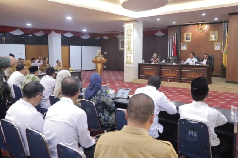 Wakil Gubernur Lampung Jihan Nurlela menyampaikan arahan saat membuka Rapat Koordinasi Komite Daerah Ekonomi dan Keuangan Syariah (KDEKS) Tahun 2026.