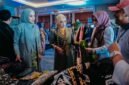 Ketua Dekranasda Provinsi Lampung meninjau produk wastra dan kriya unggulan pada pameran LIFMove 2026 di Hotel Radisson, Bandar Lampung, Rabu (22/7/2026)