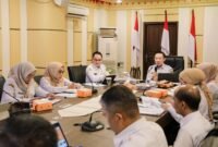 Sekdaprov Lampung memimpin Rapat Evaluasi Retribusi Daerah Semester I Tahun 2026 di Ruang Rapat Sakai Sambayan, Kantor Gubernur Lampung, Rabu (22/7/2026)