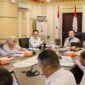 Sekdaprov Lampung memimpin Rapat Evaluasi Retribusi Daerah Semester I Tahun 2026 di Ruang Rapat Sakai Sambayan, Kantor Gubernur Lampung, Rabu (22/7/2026)