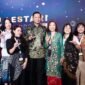 Menko Bidang Infrastruktur dan Pembangunan Kewilayahan foto bersama para tamu dan peserta usai menghadiri penganugerahan Lestari Awards 2026 di Jakarta
