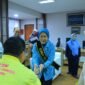 Ketua TP PKK Provinsi Sumatera Selatan menyapa dan berbincang dengan peserta usai membuka kegiatan TAMASYA di KERABAT Nasional Seri 22 Tahun 2026 di Sekretariat TP PKK Sumsel, Palembang