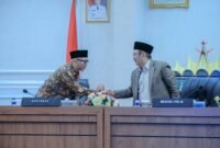 Gubernur Lampung berjabat tangan dengan Menteri PPN/Kepala Bappenas RI di Kantor Gubernur Lampung, Jumat (24/7/2026)