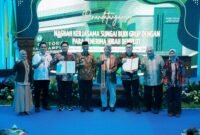 Gubernur Lampung bersama Menteri PPN/Kepala Bappenas, Rektor Universitas Lampung, serta para pemangku kepentingan berfoto bersama usai peluncuran National Cassava Center di Universitas Lampung, Jumat (24/7/2026)