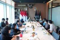 Menteri Ekonomi Kreatif/Kepala Badan Ekonomi Kreatif Berbincang dengan jajaran Indonesia Design District (IDD) saat audiensi di Jakarta
