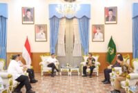 Gubernur Banten berbincang dengan General Manager (GM) PLN UID Banten beserta jajaran saat pertemuan di Gedung Negara Provinsi Banten, Kota Serang

