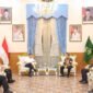 Gubernur Banten berbincang dengan General Manager (GM) PLN UID Banten beserta jajaran saat pertemuan di Gedung Negara Provinsi Banten, Kota Serang
