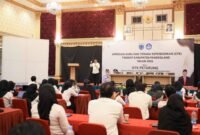 Wakil Gubernur Banten menyampaikan sambutan dan arahan pada Apresiasi Guru dan Tenaga Kependidikan Tingkat Kabupaten Pandeglang di Hotel Horizon Pandeglang, Kamis (30/7/2026)
