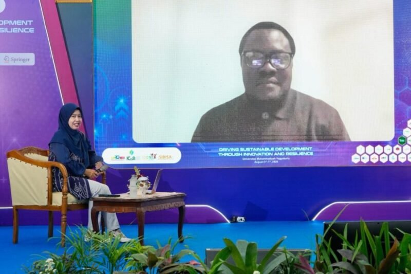Foto keynote speeach UMYGrace 2026,  Desmond Osaretin Oriakhogba, Ph.D., Associate Professor dari University of the Western Cape, Afrika Selatan