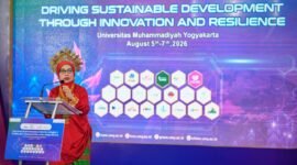 Wakil Rektor Riset, Inovasi, dan Hilirisasi UMY, Dr. Med. dr. Supriyatiningsih, Sp.OG., M.Kes., dalam pidato penutupan rangkaian konferensi internasional UMY