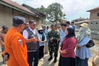 Tim Monev Khusus Satgas PRR yang dipimpin Kaposko Nasional Satgas PRR Irjen Pol Wahyu Bintono Hari Bawono meninjau pemulihan pascabencana di kawasan Solok Raya, Sumatera Barat. dok : Satgas PRR