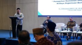 Foto Sekretaris BPH (Badan Pembina Harian) UMY, H. Arba Riksawan Qomaru, S.E., saat menyampaikan sambutan dalam kegiatan Baitul Arqam dosen tetap UMY
