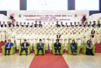 Foto bersama mahasiswa Profesi Ners UMY yang baru saja diambil sumpahnya bersama pimpinan UMY, FKIK UMY, Majelis Diktilitbang PP Muhammadiyah, dan PPNI
