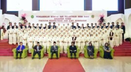 Foto bersama mahasiswa Profesi Ners UMY yang baru saja diambil sumpahnya bersama pimpinan UMY, FKIK UMY, Majelis Diktilitbang PP Muhammadiyah, dan PPNI
