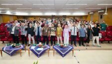 Foto bersama pembicara dan peserta talkshow Kick Off UMY Career Fair 2026