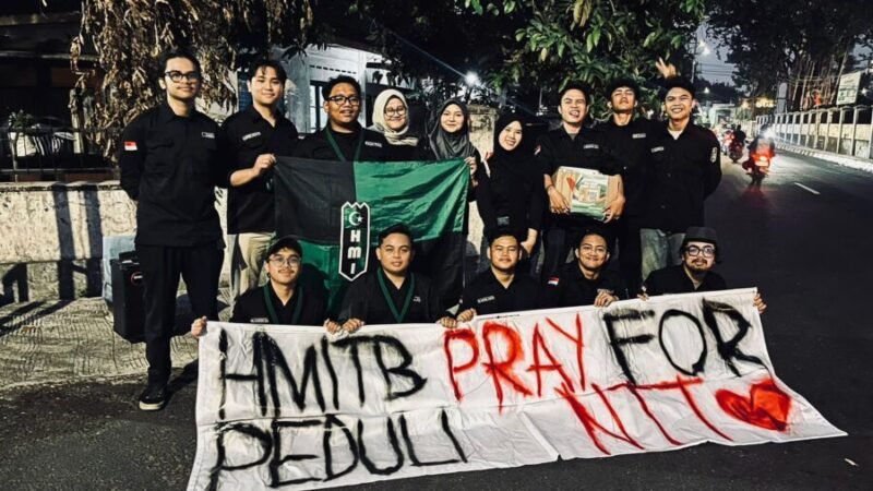 HMI Tunas Bangsa UMY menyalurkan bantuan untuk korban gempa Flores di NTT. (HMI Tunas Bangsa HMI)