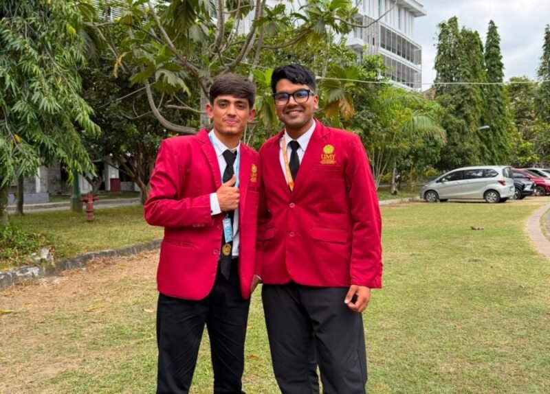  Tehzeb Ul Hassan (Pakistan) dan Naveed Mahbub (Bangladesh), mahasiswa asing UMY yang ikut turut serta menjadi peserta Mataf Maba UMY 2026/2027