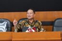 Foto Prof. Sarwidi, saat menyampaikan materi dalam kegiatan Bimtek Penilaian Awal Kerentanan Bangunan, yang diselenggarakan oleh BNPB bersama Pusat Studi Lingkungan dan Bencana (PSLB) UMY
