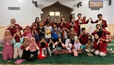 Foto tim PPK Ormawa IMM FISIPOL UMY bersama warga Karangsewu, Galur, Kulon Progo