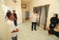 Kasatgas PRR Tito Karnavian meninjau rumah contoh huntap yang dibangun BNPB