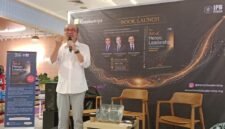 Before all speakers on the Book Launch of The Art of Heroic Leadership yesterday at Kinokuniya Grand Indonesia, the President of UID Foundation, Kak @Pengguna tak dikenal inspired all attendants to keep being presence on every family, organization and group or communities, inclidong member of parliament