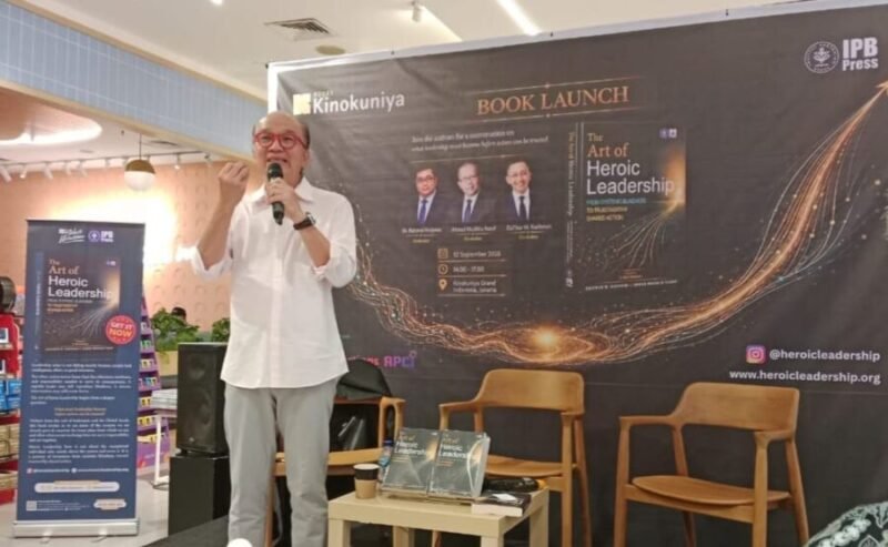 Before all speakers on the Book Launch of The Art of Heroic Leadership yesterday at Kinokuniya Grand Indonesia, the President of UID Foundation, Kak @Pengguna tak dikenal inspired all attendants to keep being presence on every family, organization and group or communities, inclidong member of parliament