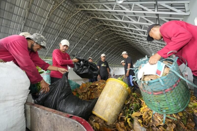 Foto pengelolaan sampah mandiri yang dilakukan di rumah sampah UMY