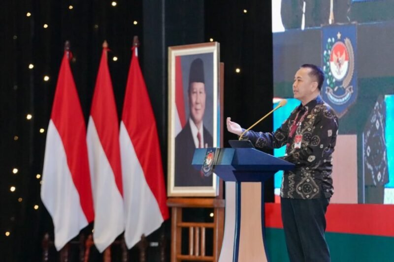 Direktur Jenderal (Dirjen) Bina Keuangan Daerah (Keuda) Kemendagri Agus Fatoni saat menjadi narasumber pada Rapat Penguatan Tata Kelola Lembaga Dewan Kerajinan Nasional (Dekranas), TP PKK, dan Tim Pembina Posyandu se-Indonesia Bagian Barat di Hotel Bidakara, Jakarta, Senin (21/9/2026).