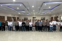 Kapolda Banten foto bersama peserta Uji Kompetensi Wartawan (UKW) PWI Banten Angkatan ke-28 di Aula Serba Guna Polda Banten, Serang

