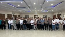 Kapolda Banten foto bersama peserta Uji Kompetensi Wartawan (UKW) PWI Banten Angkatan ke-28 di Aula Serba Guna Polda Banten, Serang

