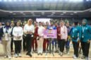 Ketua TP PKK Provinsi Banten Tinawati Andra Soni berfoto bersama Ketua Perwosi Banten Aan Muawanah dan tim senam Provinsi Banten usai Pembukaan Lomba Senam Kreasi Nasional 2026 di GOR Soemantri Brodjonegoro, Jakarta, Rabu (23/9/2026). Tim Banten tampil dengan kostum bermotif batik tapak kebo sebagai upaya mempromosikan wastra khas daerah.