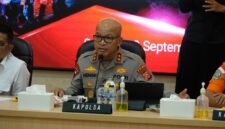 Kapolda Banten Irjen Pol Hengki menyampaikan keterangan pers terkait hasil identifikasi salah satu korban kapal Arupadhatu 1 yang hilang kontak di perairan Selat Sunda, Rabu (23/9/2026).