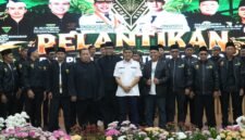 upati Bandung Dadang Supriatna foto bersama pengurus DPD PPSI Kabupaten Bandung periode 2026–2031 usai pelantikan di Gedung Moh. Toha, Soreang

