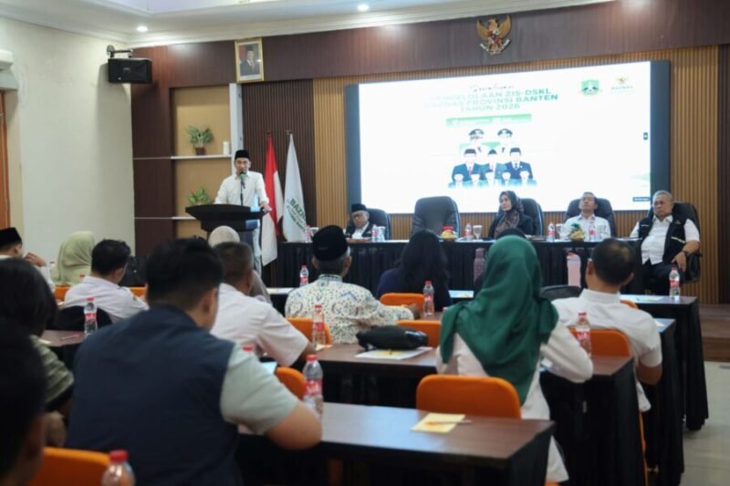 Wakil Gubernur Banten menyampaikan sambutan dalam sosialisasi pengelolaan Zakat, Infak, Sedekah, dan Dana Sosial Keagamaan Lainnya (ZIS-DSKL) BAZNAS Provinsi Banten Tahun 2026.