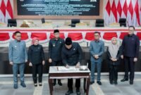 Penandatanganan persetujuan bersama Raperda Perubahan APBD Provinsi Lampung Tahun Anggaran 2026 dalam Rapat Paripurna DPRD Provinsi Lampung, Bandar Lampung, Rabu (23/9/2026).