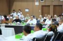 Sekda Sumsel Edward Candra memberikan arahan kepada jajaran OPD dalam kegiatan Pengukuhan IKK di Bappeda Sumsel.