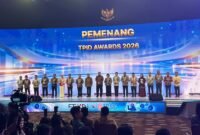 Para pemenang penghargaan TPID Awards 2026 berfoto bersama usai acara penganugerahan di JICC