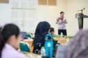 Aryanto, Supply Chain Spesialist PT Bio Farma (Persero) saat memberikan materi dalam kegiatan Workshop Logistics and Supply Chain Management yang diselenggarakan oleh UMY dan NUS