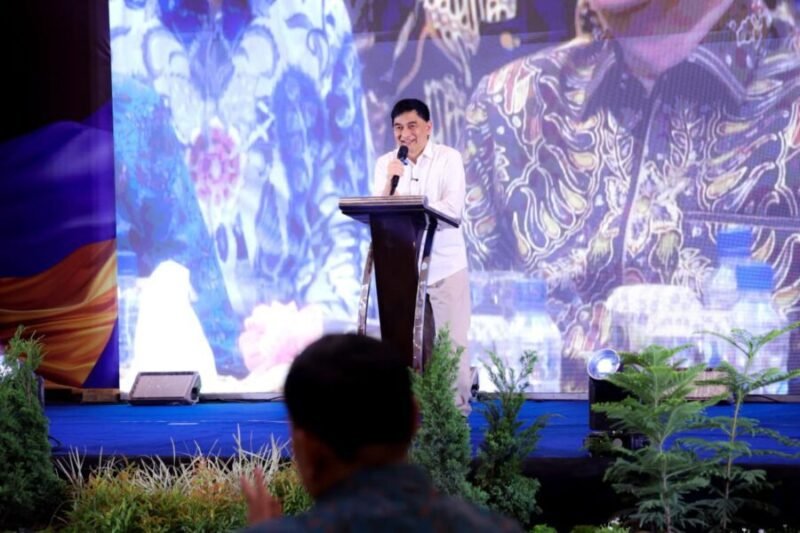 Achmad Dimyati Natakusumah memberikan sambutan pada malam penganugerahan Radar Banten Awards 2026