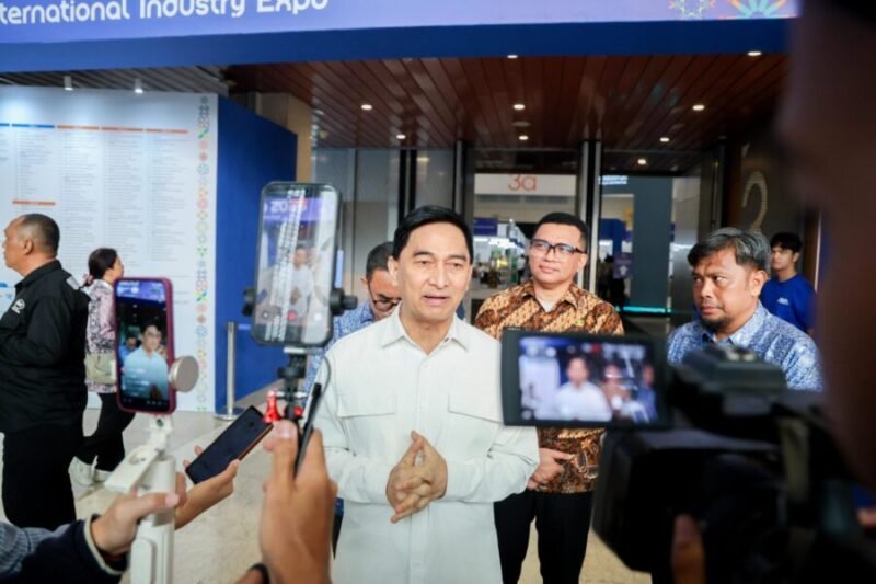 Wakil Gubernur Banten Achmad Dimyati Natakusumah saat diwawancarai awak media di sela acara Indo Halal International Industry Expo (IHIEX) 2026 di ICE BSD